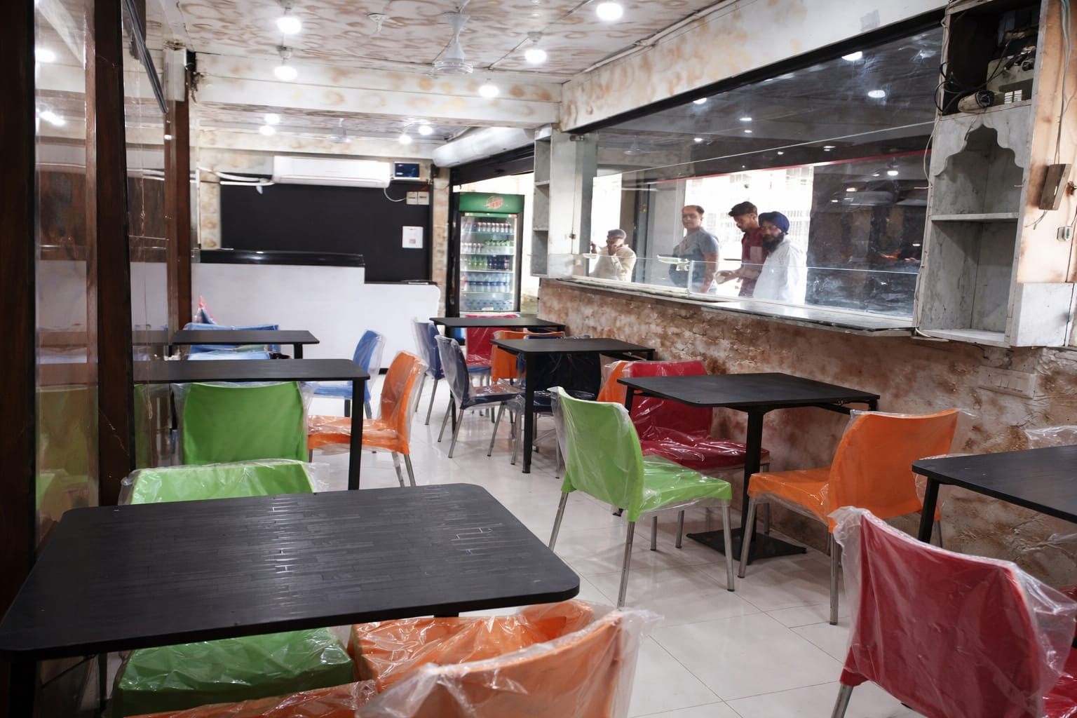 Datta Bhau Vada Pav Interior Sitting Space
